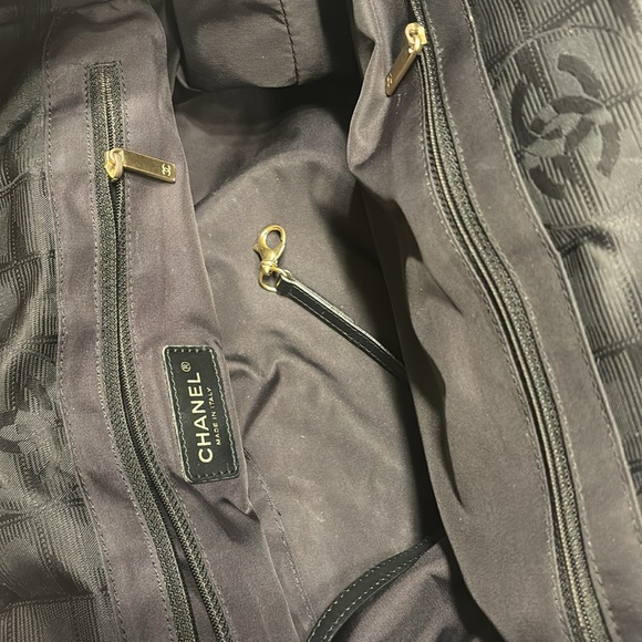 Chanel Ligne Medium, Nylon Travel Tote - Picture 9 of 10